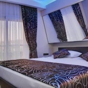 Zimmer mit Kingsize-Bett