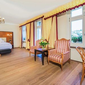 Standard Zimmer mit Kingsize-Bett