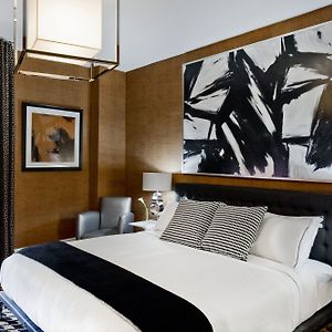 Zimmer mit Kingsize-Bett für Gäste mit Behinderungen