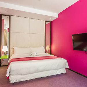 Oasis Queen Room
