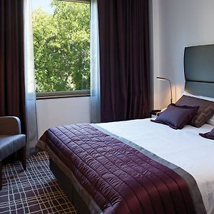 Zimmer mit Kingsize-Bett