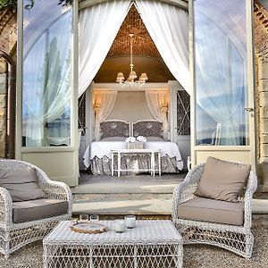 Zimmer mit Kingsize-Bett