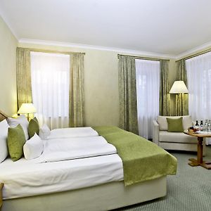 Classic Zimmer mit Kingsize-Bett im Nebengebäude