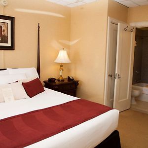 Zimmer mit Kingsize-Bett