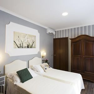 Zimmer mit zwei Einzelbetten