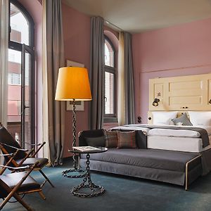 Extra Großes Zimmer mit Kingsize-Bett