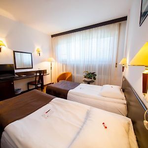 Standard Zimmer mit zwei Einzelbetten