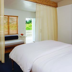 Mittelgroßes Zimmer mit Kingsize-Bett
