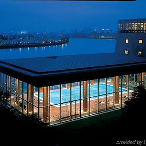 Canary Riverside Plaza Hotel