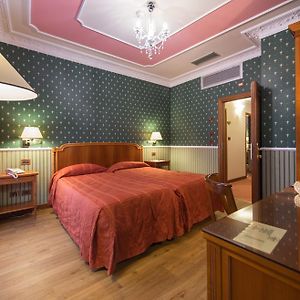 Zimmer mit zwei Einzelbetten
