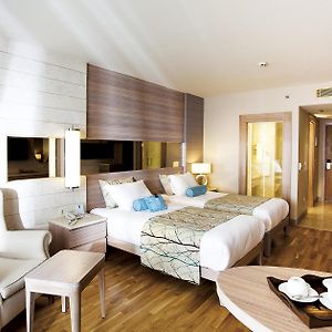 Zimmer mit Kingsize-Bett