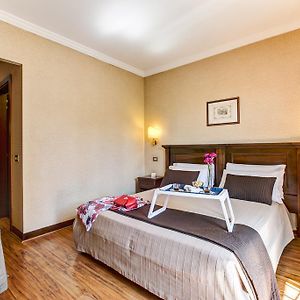 Zimmer mit Kingsize-Bett