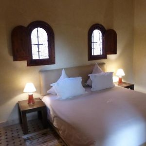 Zimmer mit Kingsize-Bett