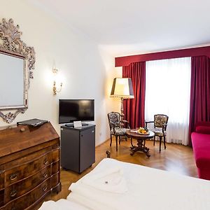 Standard Zimmer mit Kingsize-Bett