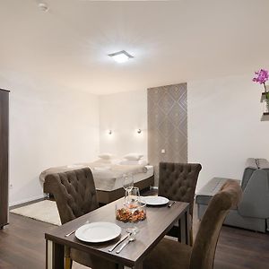 Standard Zimmer mit Kingsize-Bett