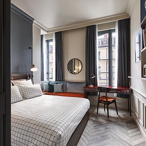 Zimmer mit Kingsize-Bett