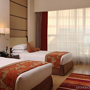 Zimmer mit Kingsize-Bett