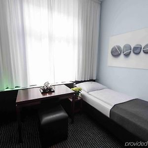 Zimmer mit Kingsize-Bett