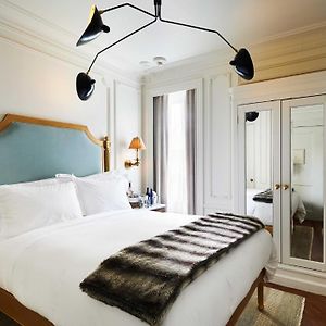 Kleines Zimmer mit Queensize-Bett