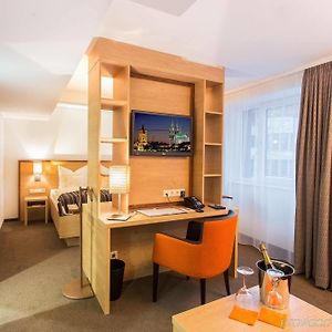 Zimmer mit Kingsize-Bett