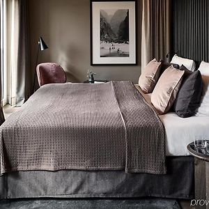 Grand Deluxe Zimmer mit Kingsize-Bett