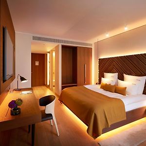 Zimmer mit Kingsize-Bett