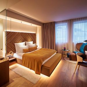 Zimmer mit Kingsize-Bett