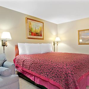 Zimmer mit Kingsize-Bett für Gäste mit Behinderungen