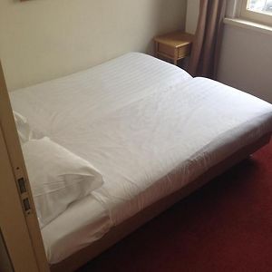 Zimmer mit zwei Einzelbetten