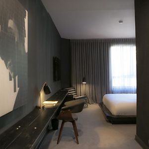 Zimmer mit Kingsize-Bett