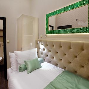 Zimmer mit Kingsize-Bett