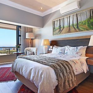 Zimmer mit Kingsize-Bett
