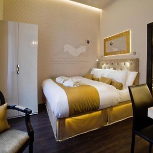 Zimmer mit Kingsize-Bett
