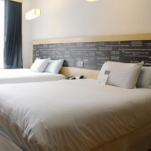 Zimmer mit Kingsize-Bett