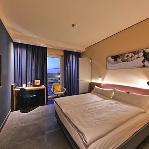 Familien-Zimmer mit zwei Einzelbetten