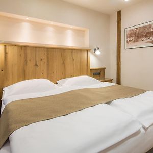 Großes Zimmer