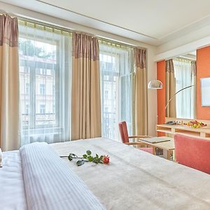Wellness Zimmer mit Kingsize-Bett