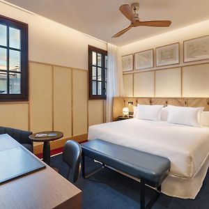 Zimmer mit Kingsize-Bett