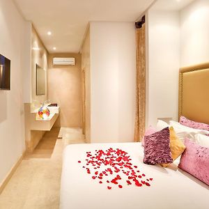 Zimmer mit Kingsize-Bett