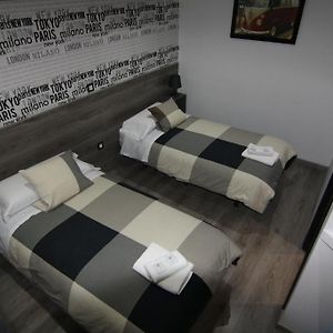 Zimmer mit zwei Einzelbetten