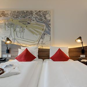 Standard Zimmer mit Kingsize-Bett