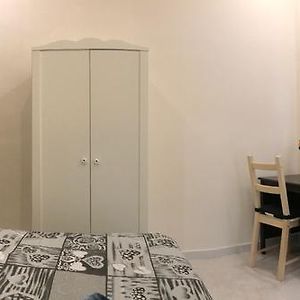 Zimmer mit Kingsize-Bett