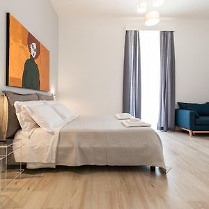 Zimmer mit Kingsize-Bett