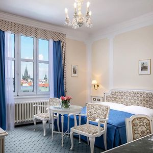 Zimmer mit Kingsize-Bett