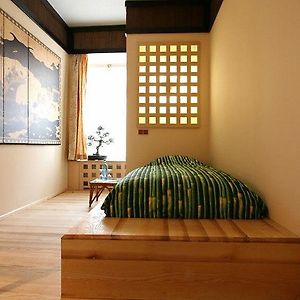 Zimmer mit Kingsize-Bett