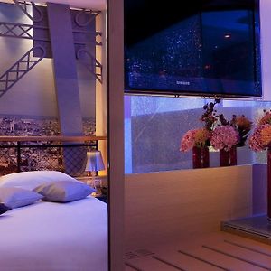 Eiffelturm Zimmer mit Kingsize-Bett