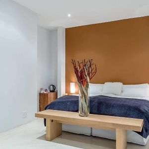 Zimmer mit Kingsize-Bett