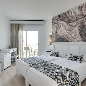 Zimmer mit Kingsize-Bett