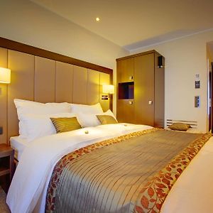 Zimmer mit Kingsize-Bett