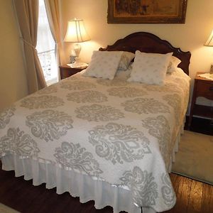 Zimmer mit Queensize-Bett